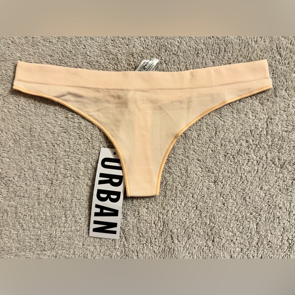 Urban Outfitters - Out From Under - Minimal Seamless Knit Thong - XS - Picture 2 of 12